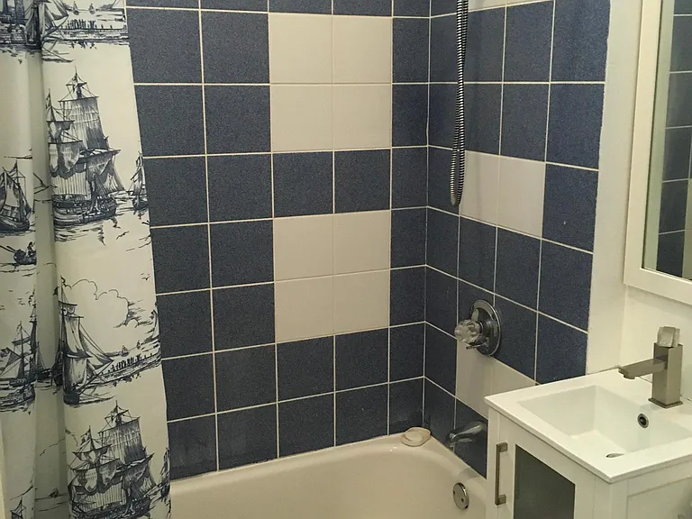 1945 Poplar St #1 — Photo 16