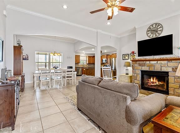5th image of 134 Sugarberry Ave