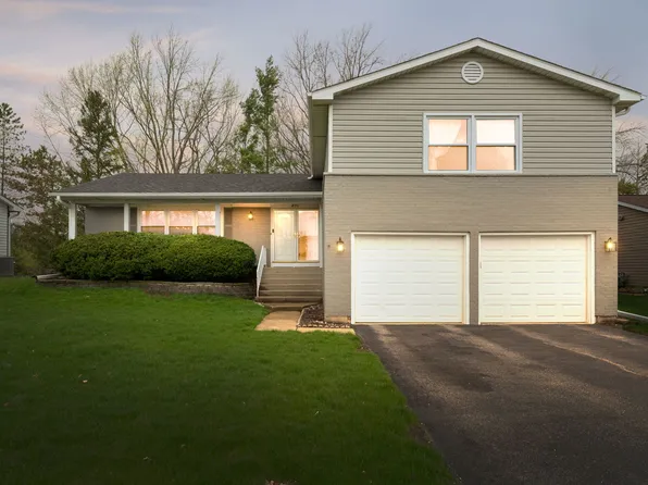 1890 Shorewood Dr W, Hoffman Estates, IL 60192