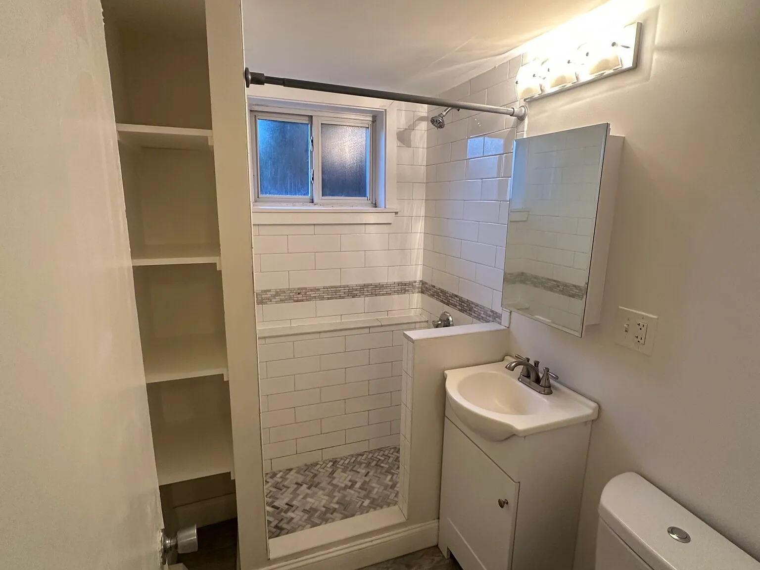 3 bed, 9999 sqft, $3,750 — Photo 3
