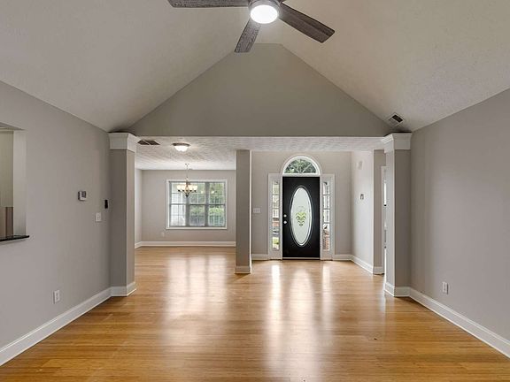 3rd image of 210 Eagle Glen Ct