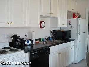 Apt Kitchen