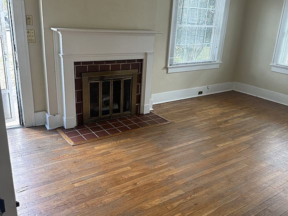 3rd image of 614 Anderson Dr