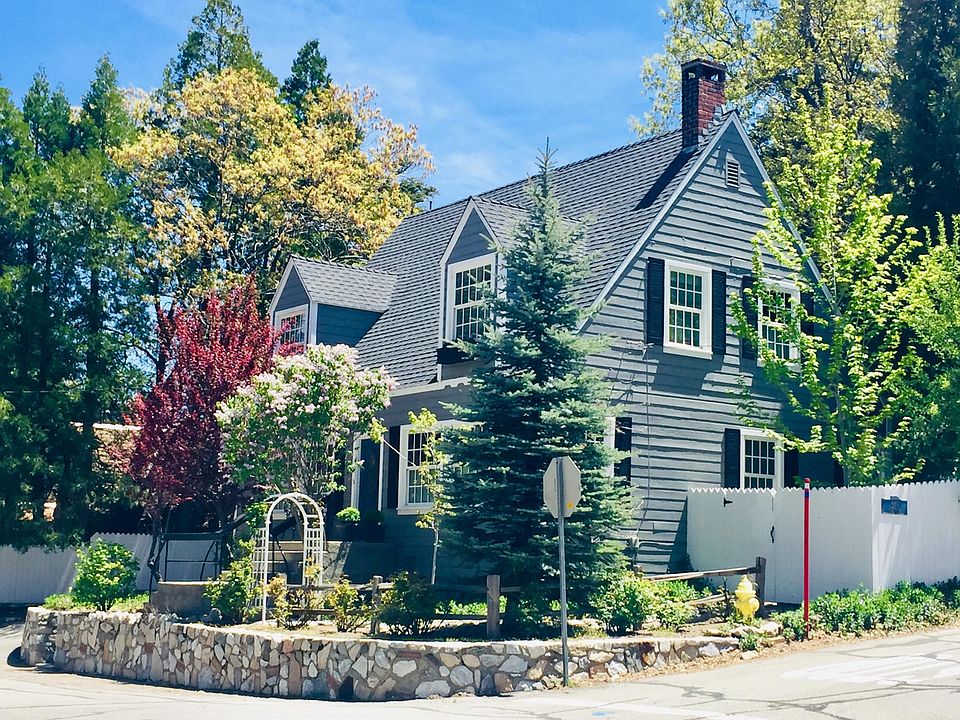 1st image of 319 Oak St