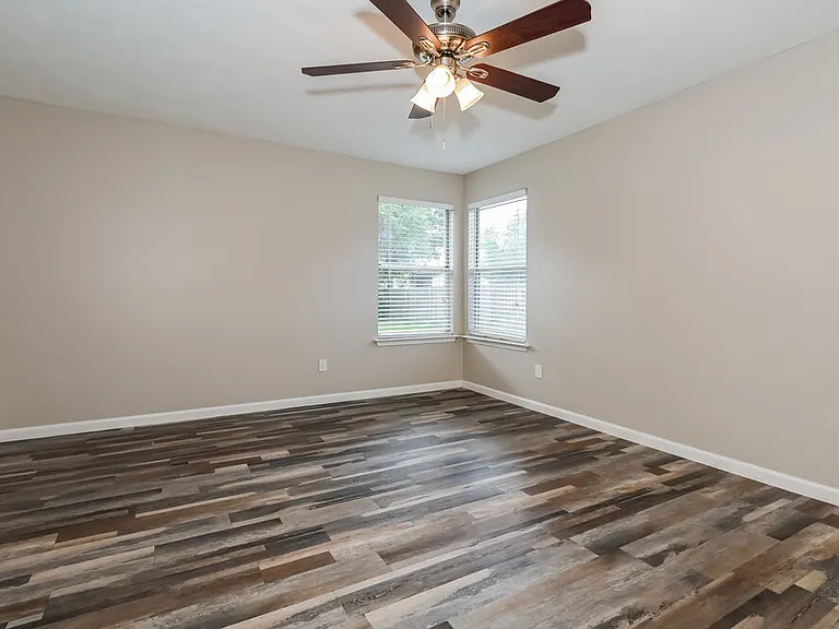 1225 Peabody Dr E — Photo 9