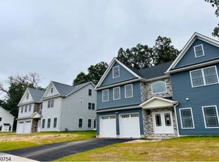 90 Hancock Rd, Piscataway, NJ 08854