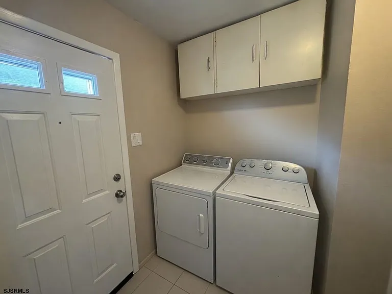 352-354 Hampshire Dr — Photo 9