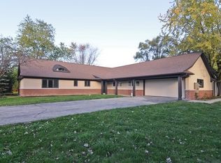 1340 Pearson Rd, Libertyville, IL 60048