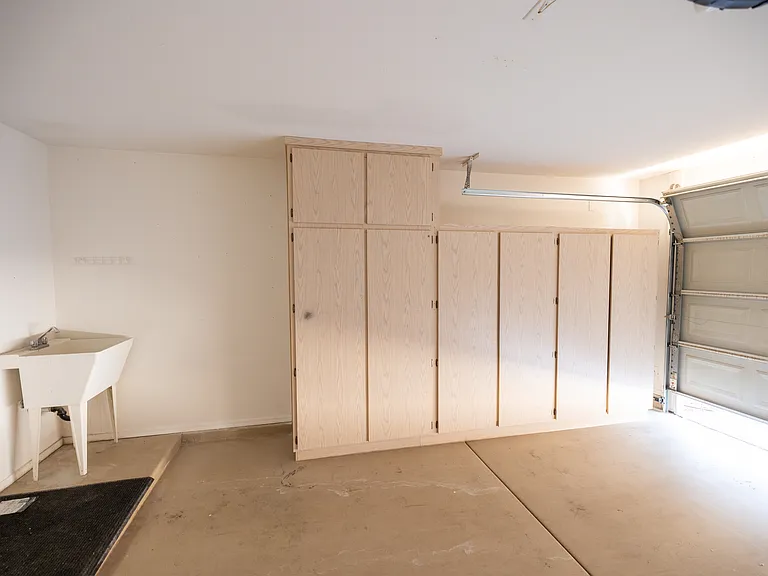 2541 E Silversmith Trl — Photo 30