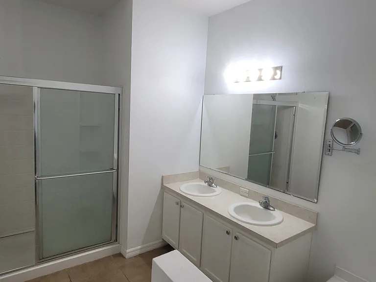 1800 Rufus King Dr — Photo 17