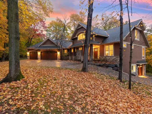 18600 Ridgewood Rd, Wayzata, MN 55391