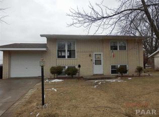 6419 N Randwick Rd, Peoria, IL 61615