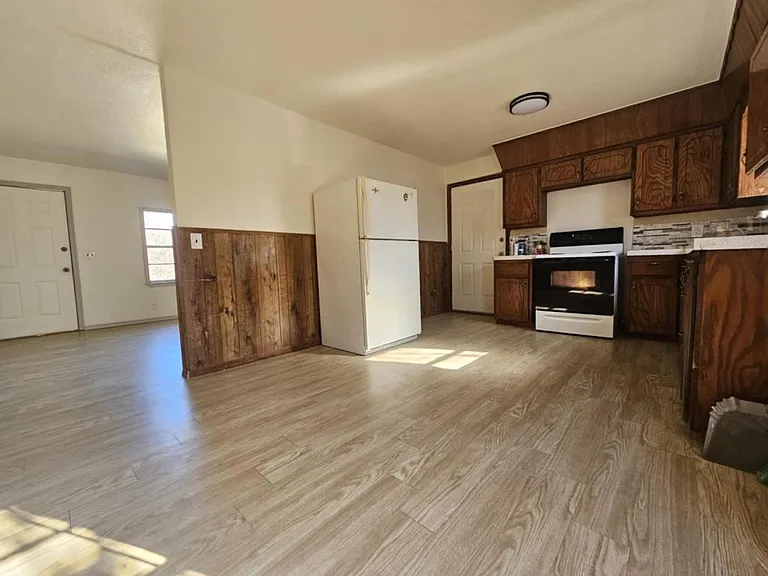517 E Vinita Ave — Photo 21