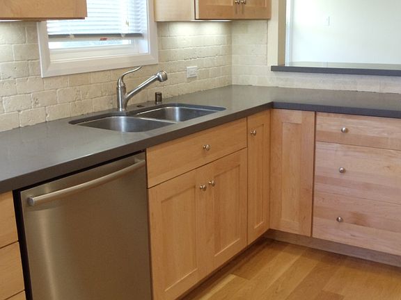 3rd image of 1055 Kains Ave