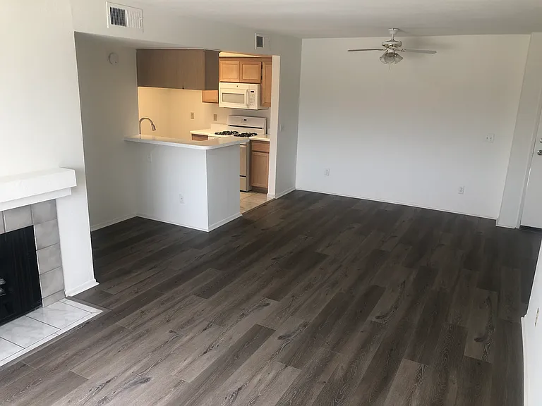 22501 Del Valle — Photo 40