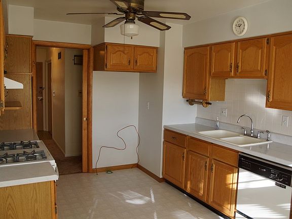 5th image of 318 W Ivy Ln