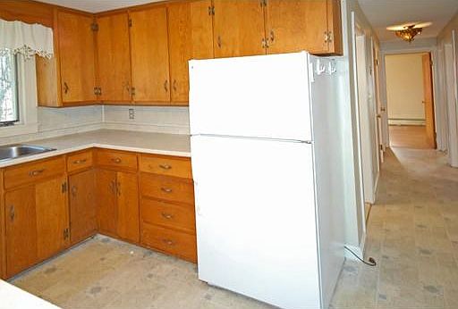 3rd image of 40 Agawam Ave