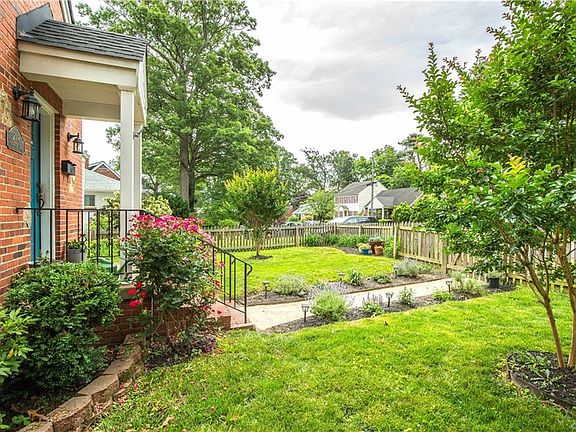 5th image of 2118 Oakwood Ln