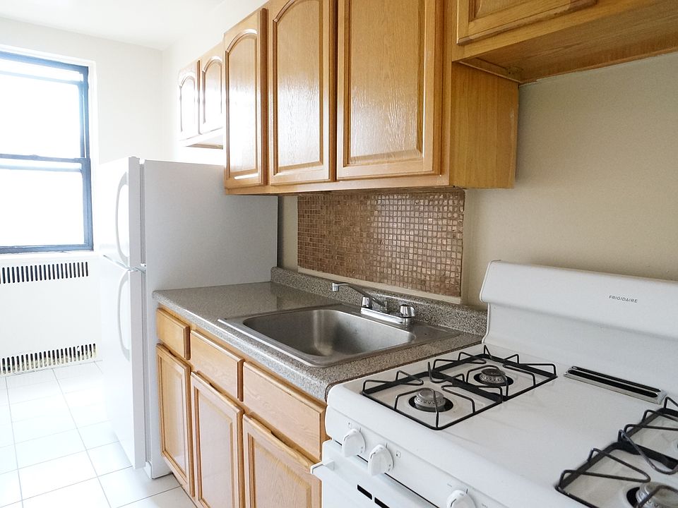 2nd image of 2240 University Ave #00D