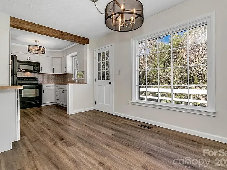 1085 Jenkins Valley Rd — Photo 8