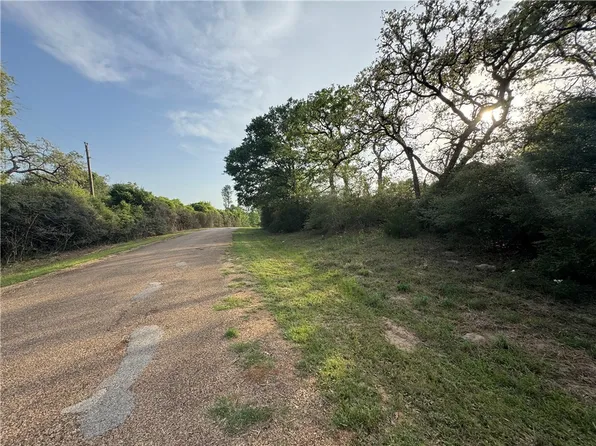 302 Trail Hollow Cir, Somerville, TX 77879