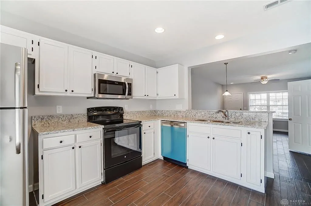 2 bed, 2.5 bath, 1056 sqft, $1,650 — Photo 4