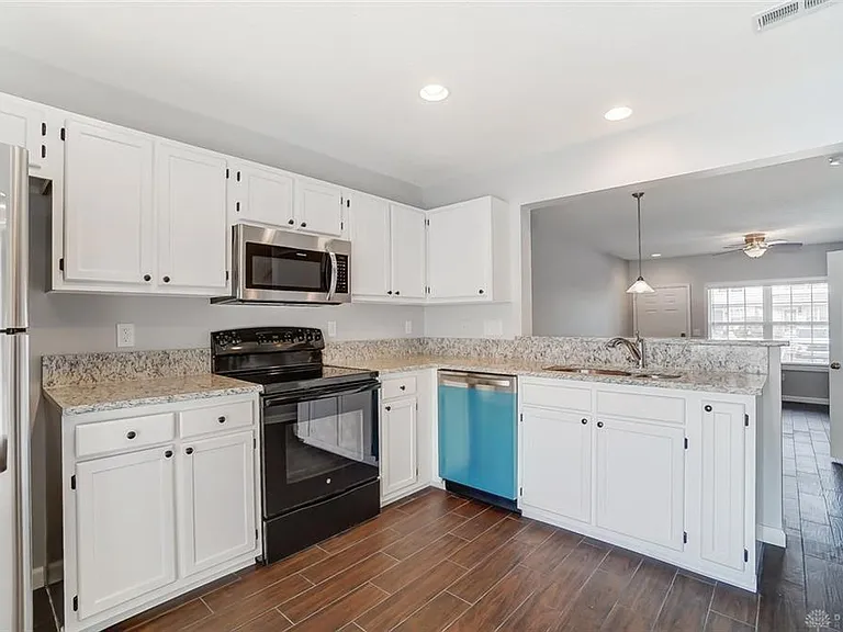 2436 Tarpon Bay Dr — Photo 4