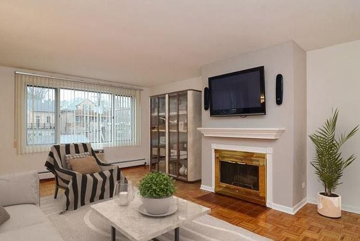 1st image of 644 W Arlington Pl APT 3I