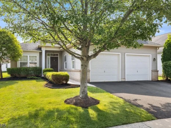 20 Daulton Dr, Franklin Twp., NJ 08873