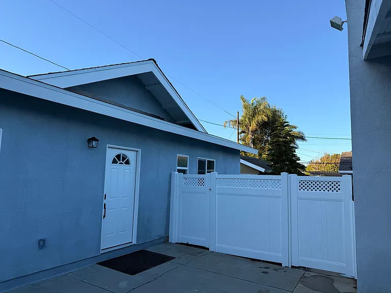 2235 Meyer Pl #B — Photo 2