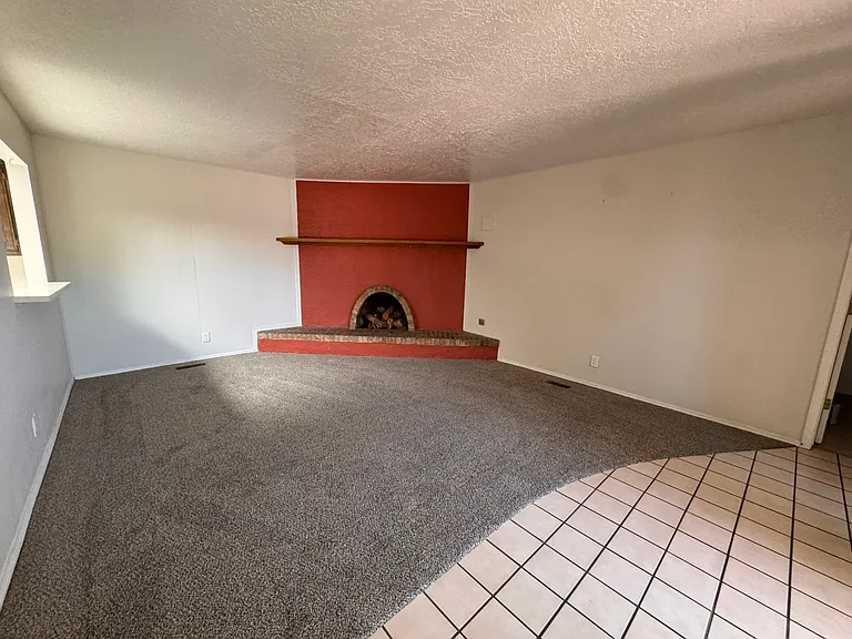 8902 Spain Rd NE — Photo 11