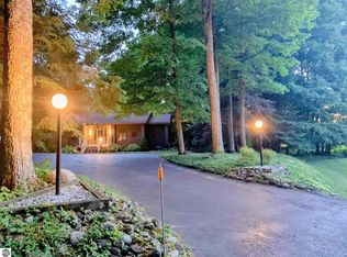 5350 Golf View Rd, Bellaire, MI 49615