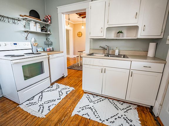 5th image of 213 S Mulberry St