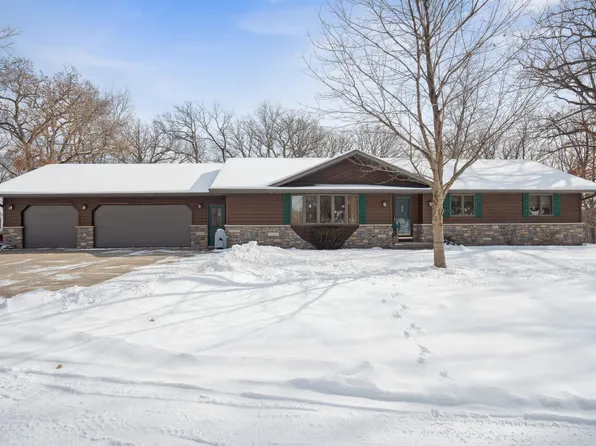 15298 Briarwood Dr, Peosta, IA 52068
