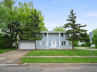 800 Russell Rd, Dekalb, IL 60115