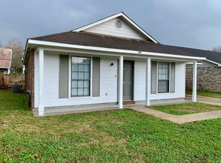 749 Fountain View Dr, Baton Rouge, LA 70820
