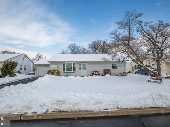 405 Andover Rd, Fairless Hills, PA 19030