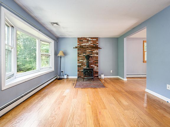 3rd image of 666 Boxberry Hill Road