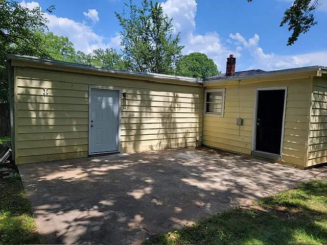 1418 Winston Dr — Photo 4