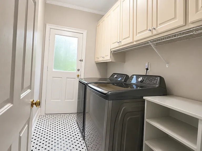 223 Deer Spring Ln — Photo 47