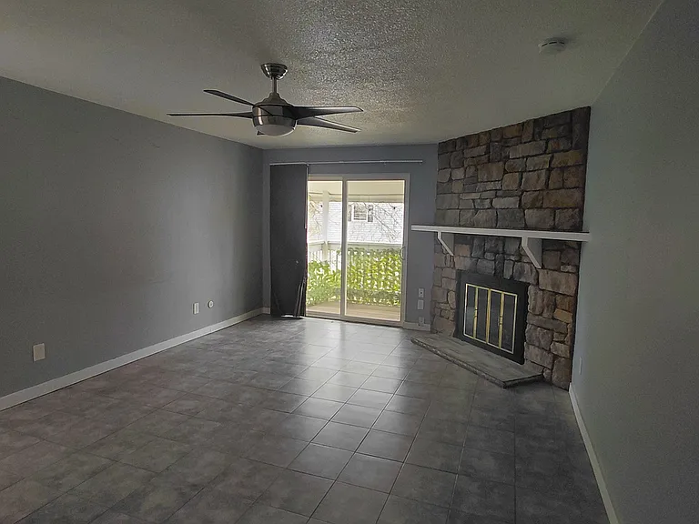 14433 Jewell Ave — Photo 11