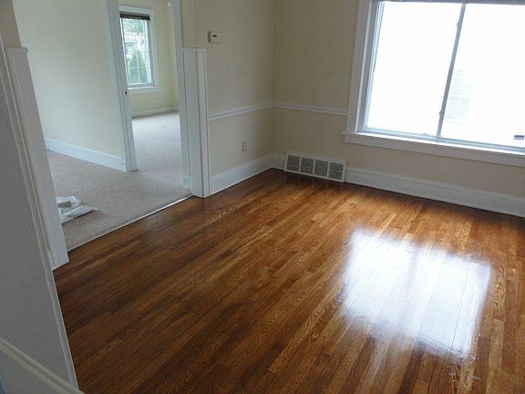 5th image of 15061 James Ave