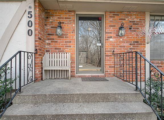 2nd image of 500 Lee St