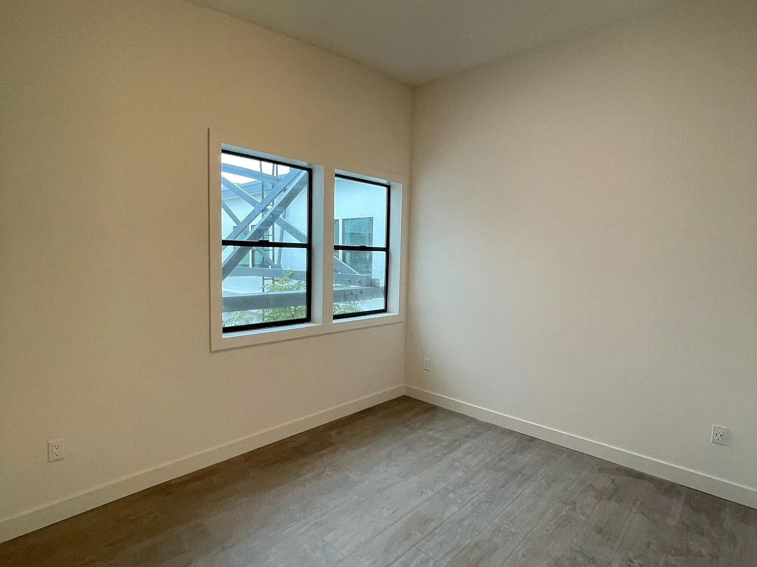 2040 Solano Way — Photo 4