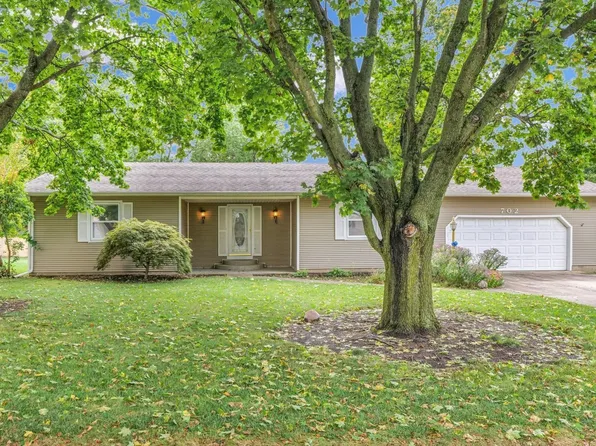 702 Prairie Lane Dr, Monticello, IL 61856