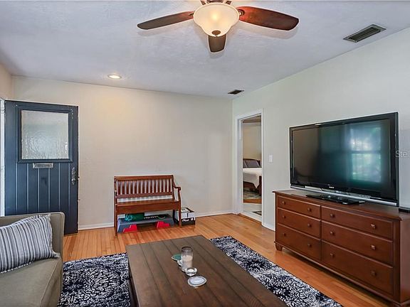5th image of 2808 Cambridge Ave