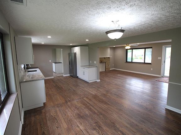 Open concept kitchen, Dining Room and Living Room