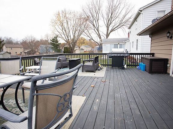 5th image of 6742 Applewood Blvd