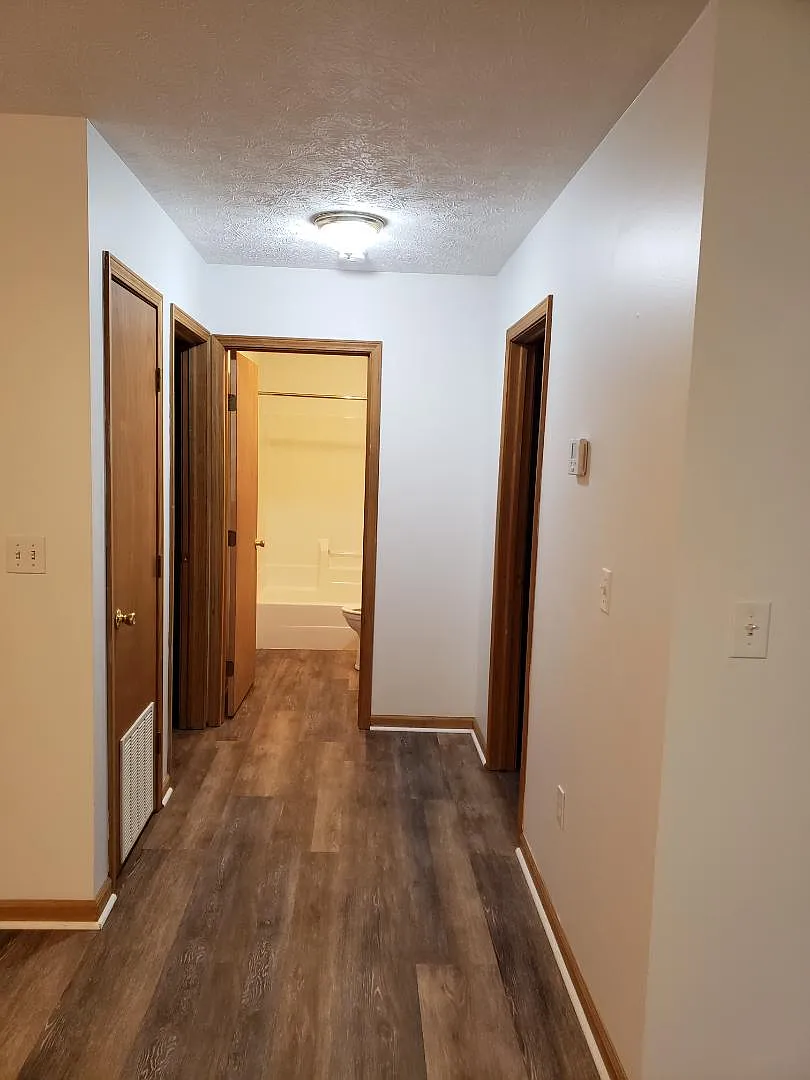 Unit Photo - 100 Baylie Dr #132