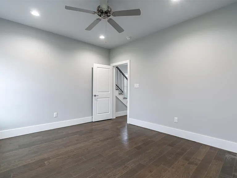 1545 W 22nd St — Photo 5